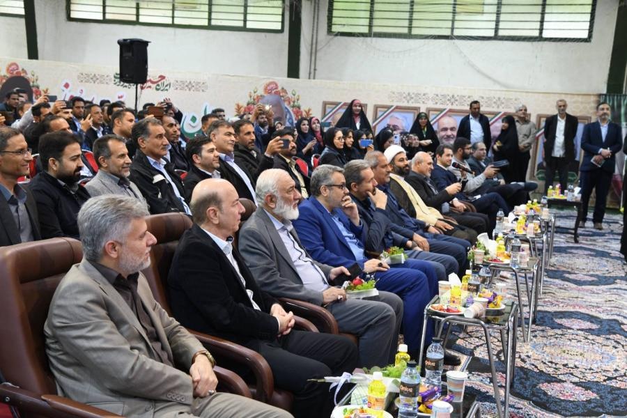 کارگران نیشکر پای کار تولید ایستادند/نیروی انسانی، محور راهبردهای توسعه صنعت نیشکر